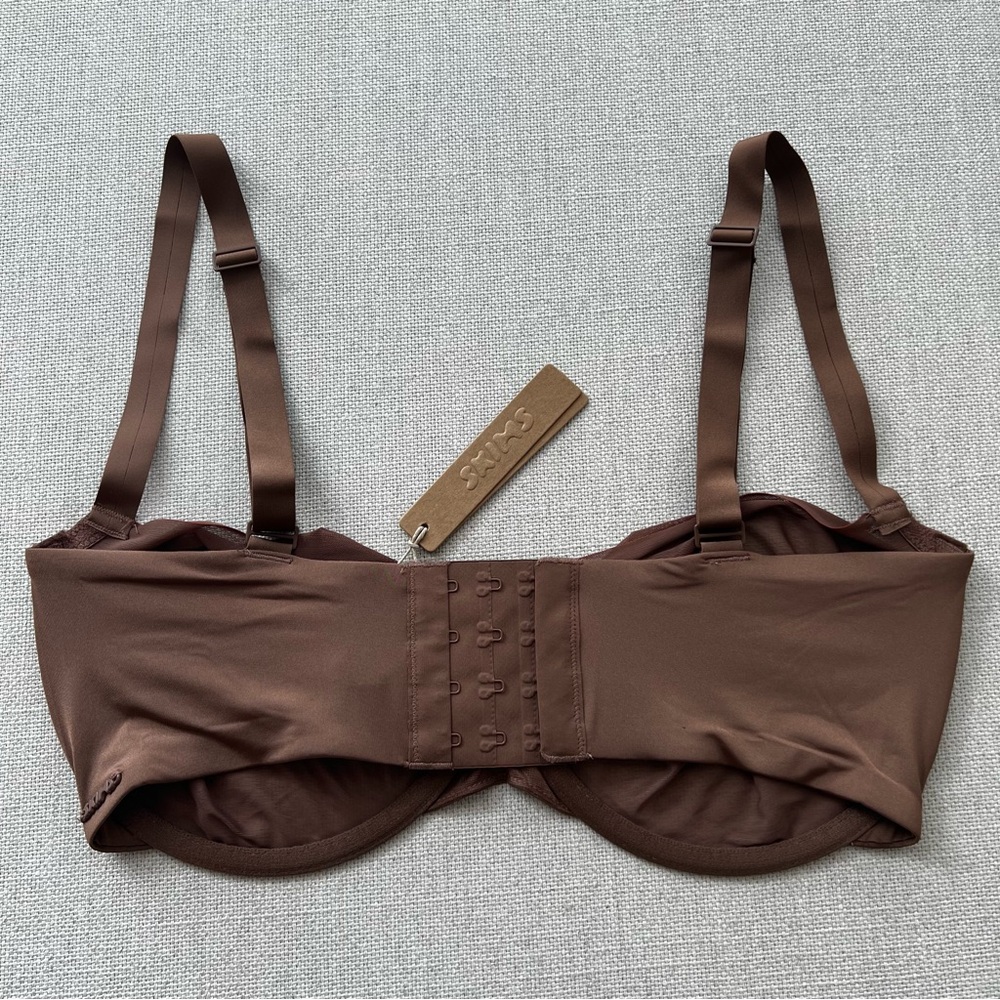 SKIMS No Show Unlined Balconette Bra - Picture 11 of 14